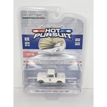 Greenlight 1:64 Harvester Scout Half Cab 1964 California Highway Patrol